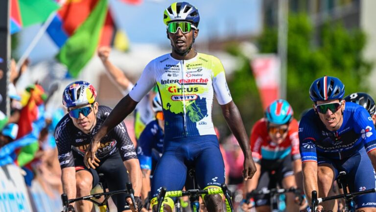 Biniam Girmay gana la etapa 2 del Tour de Suiza; Rigo Urán y Sergio Higuita llegan con los favoritos