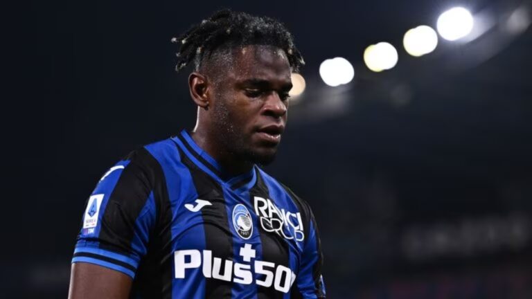 Galatasaray se fija en Duván Zapata tras la salida de Mauro Icardi