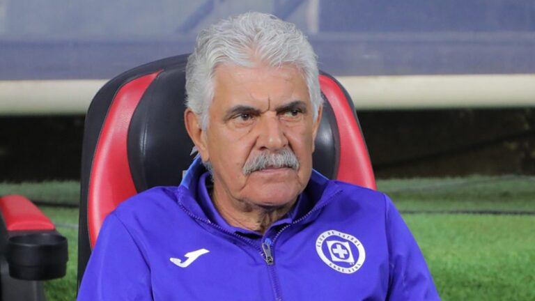 Carlos Hermosillo cree que lo mejor para Cruz Azul sería la renuncia del Tuca Ferretti