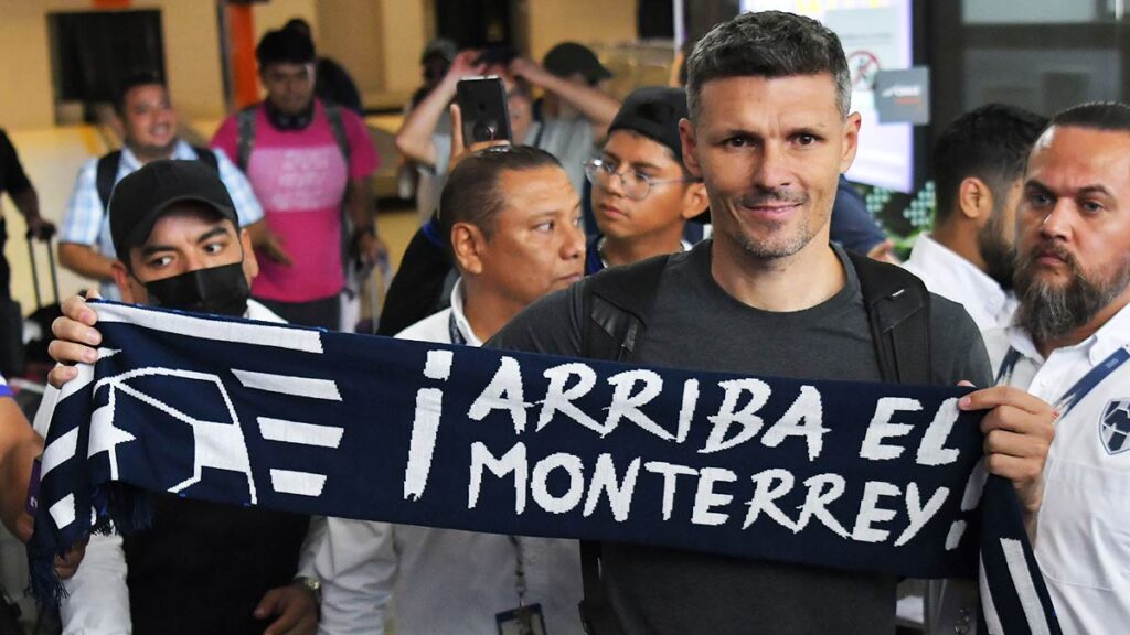 Fernando Ortiz genera caos en su arribo a Monterrey