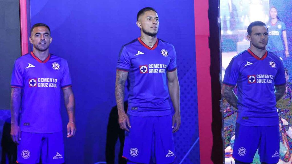 El Cruz Azul presenta su nuevo jersey para el Apertura 2023
