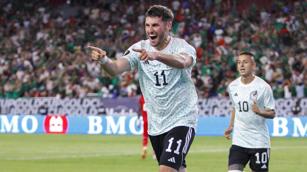 Santi Giménez destaca su gol y el de Henry por el bien de la selección mexicana