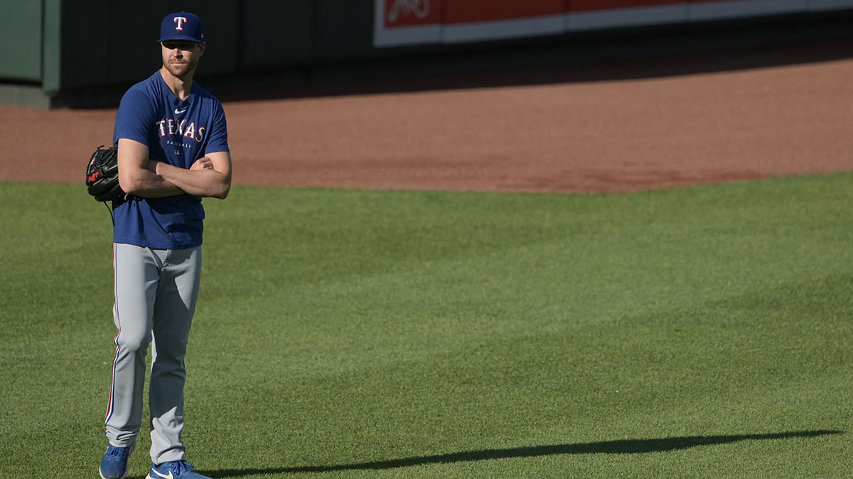 Jacob deGrom, oft-injured Rangers ace, to have season-ending right