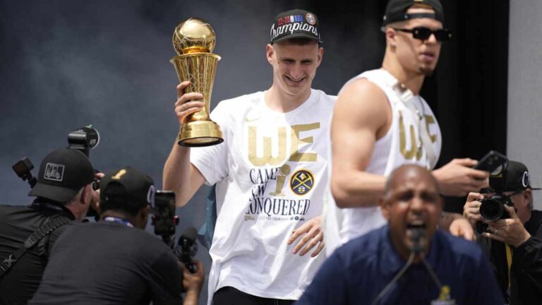 Nikola Jokic, fascinado por quedarse al desfile de los Nuggets: “Es el mejor día de mi puta vida”