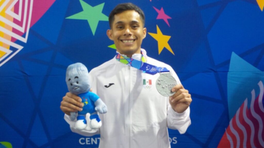 México obtiene su segunda presea en los Juegos Centroamericanos. Juan Barco se colgó la medalla de plata en la prueba de envión en la categoría de los 55 kg de la halterofilia de San Salvador 2023.