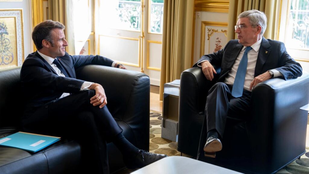 Emmanuel Macro,, presidente de Francia, Thomas Bach, presidente del COI