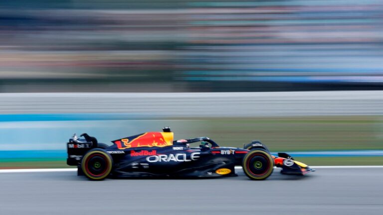 Max Verstappen vuela en las segundas prácticas libres del GP de España; Checo Pérez culmina cuarto