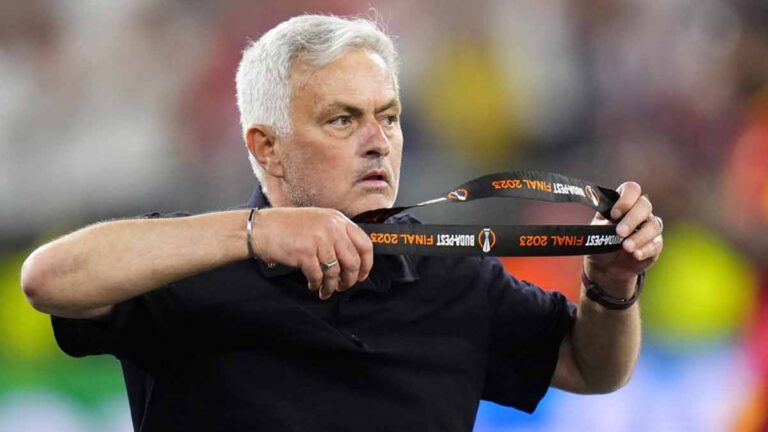 UEFA investiga a Mourinho tras insultar al árbitro después de la final de la Europa League y puede aplicar una sanción histórica