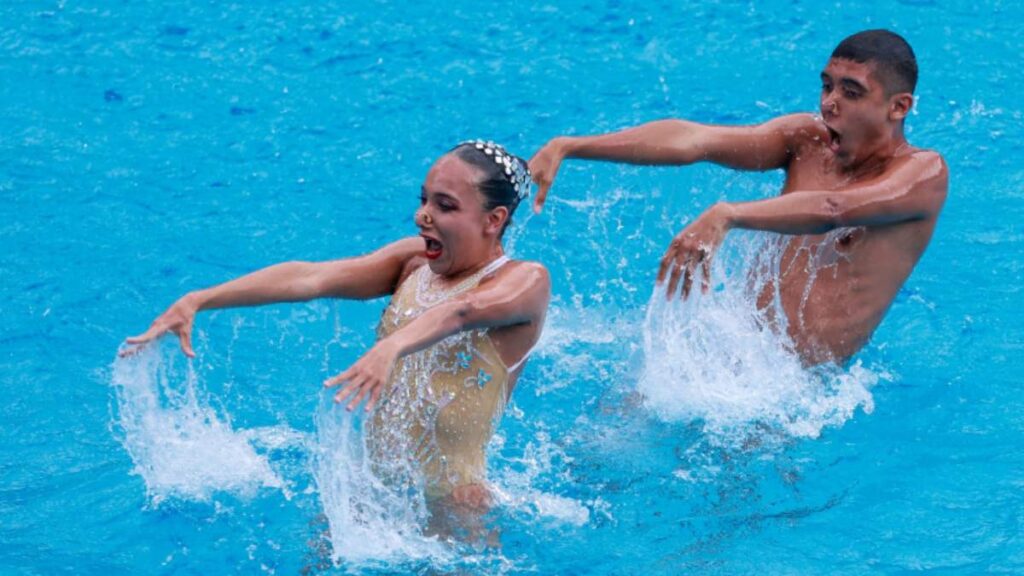 México acumuló otro oro en natación artística. Itzamary González y Diego Villalobos subieron a lo más alto del podio en dueto mixto libre.