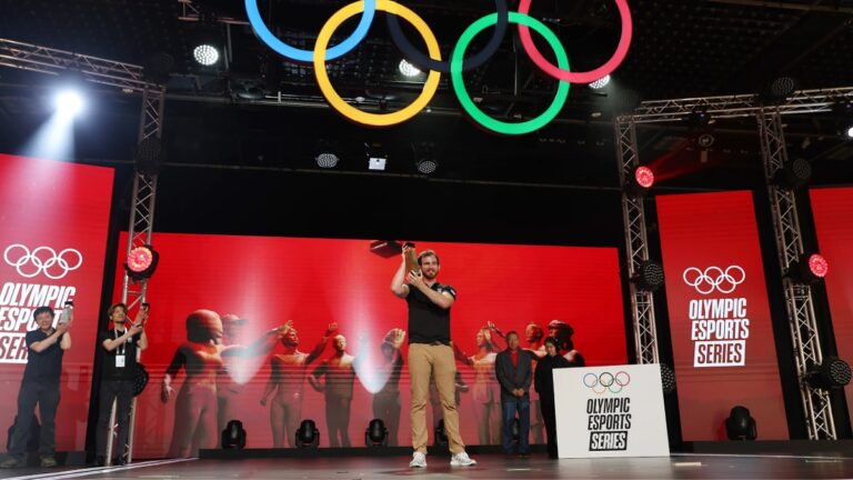 Jared ‘MontyDey’ Montgomery conquista el tiro con arco en la Semana olímpica de eSports 2023