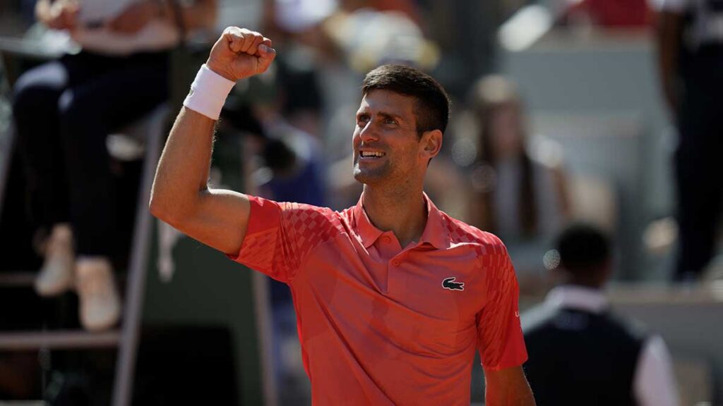 Novak Djokovic celebra tras vencer a Juan Pablo Varillas. AP