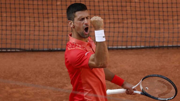 Novak Djokovic pierde su primer set en Roland Garros, pero avanza a semifinales