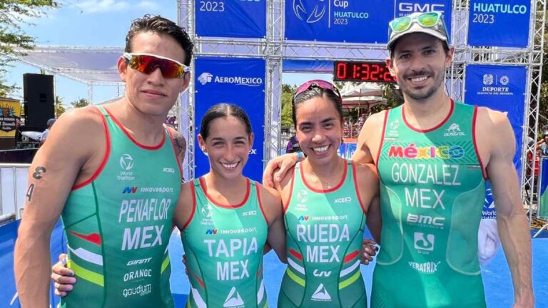 México se cuelga la medalla de plata en los relevos mixtos de la Copa Mundial de Triatlón Huatulco 2023