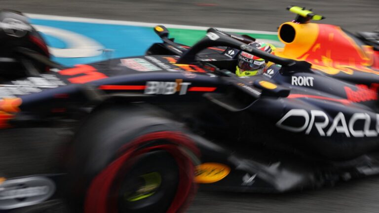 Verstappen consigue su primera pole position en el GP de España; Checo Pérez largará desde el lugar 11