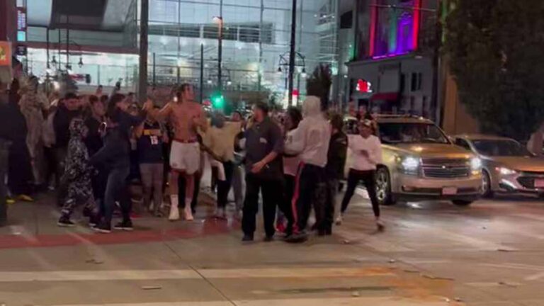 Aaron Gordon sale a las calles para celebrar el título de los Denver Nuggets con los fanáticos