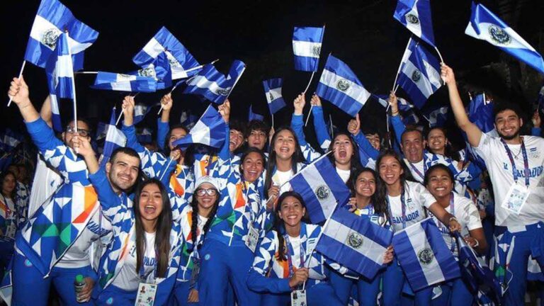 La delegación salvadoreña desfila en casa para los Juegos Centroamericanos San Salvador 2023