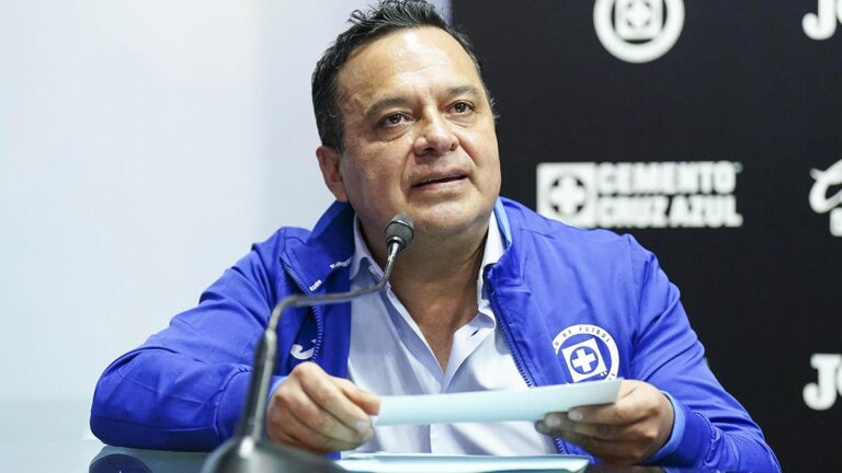 Víctor Velázquez: “Las negociaciones por Alan Pulido siguen muy avanzadas”