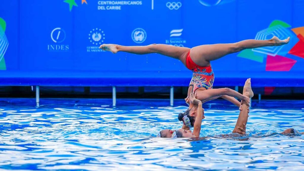 México se queda con la plata en la natación artística rutina acrobática; Colombia se cuelga el oro | @SSalvador2023