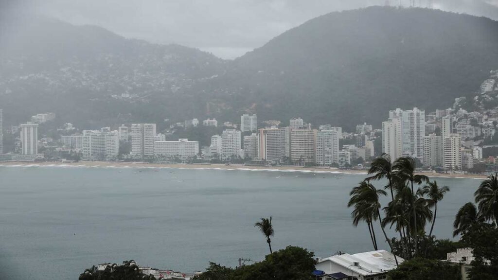 Los meteorólogos señalaron que Beatriz podría moverse cerca o sobre parte de la costa de México. Reuters