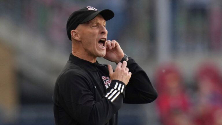 Toronto FC despide a Bob Bradley tras un mes sin victorias