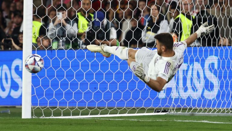 Unai Simón acaba con el idilio de Croacia en los penaltis y España se corona en la Nations League