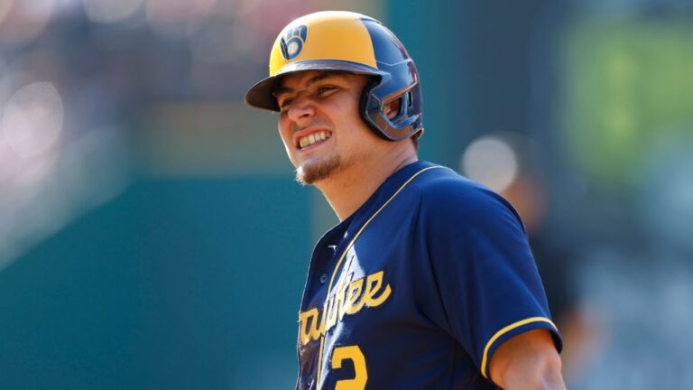 Los Brewers mandan al mexicano Luis Urías a Ligas Menores