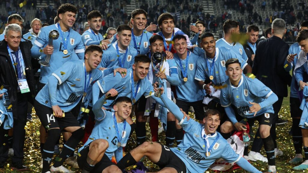 Jugadores de Uruguay celebran el título. - @FIFAWorldCup.