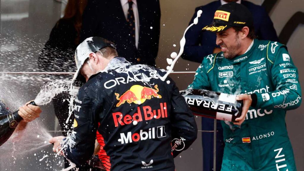 Max Verstappen y Fernando Alonso, los dos pilotos con un don único en la F1. | Reuters.