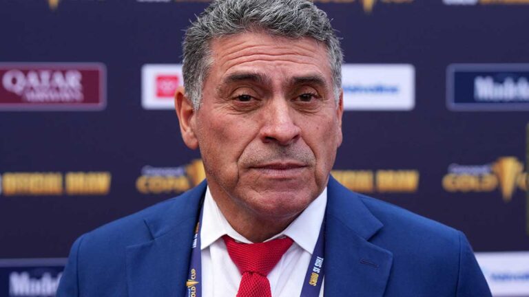 Luis Fernando Suárez deja de ser técnico de la selección de Costa Rica