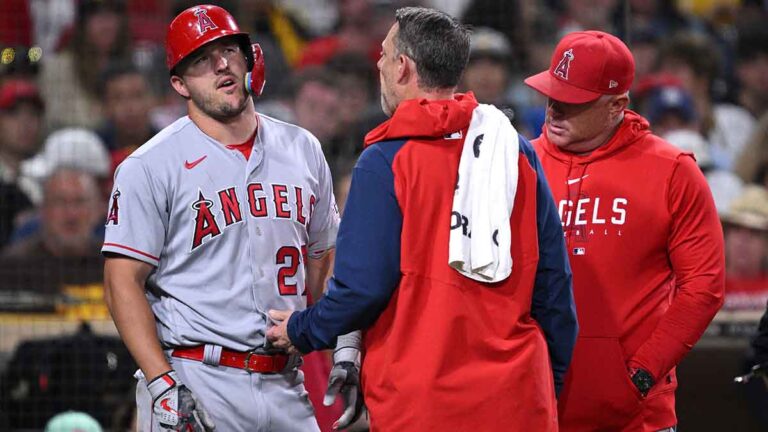 Alerta para Angels, Mike Trout se lesiona la mano y abandona el juego ante Padres