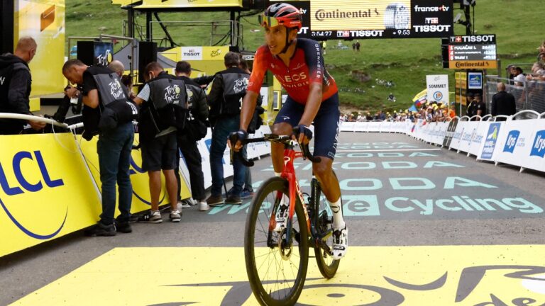 “Hoy por mí, mañana por ti”: Egan Bernal da una lección de humildad en el Tour de Francia