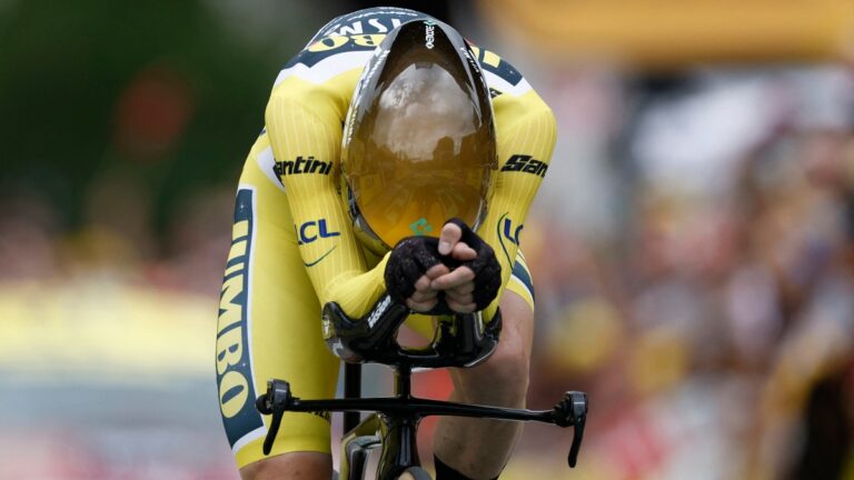 Vingegaard aplasta a Pogacar en una contrarreloj hisórica y roza el título del Tour de Francia