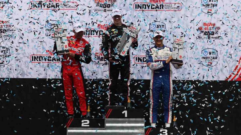 Josef Newgarden completa la barrida en el Iowa Speedway de la IndyCar