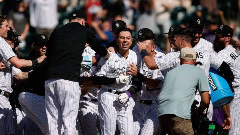 El mexicano Alan Trejo pega cuadrangular para dejar tendidos a los Yankees en extrainnings