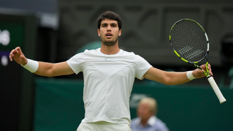 Carlos Alcaraz derrota al chileno Nicolás Jarry y se mantiene con vida en Wimbledon