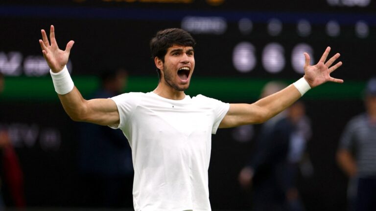 Carlos Alcaraz barre a Medvedev y habrá final soñada en Wimbledon ante Djokovic