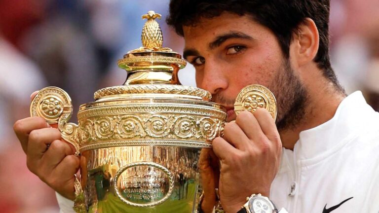 Carlos Alcaraz derrota a Novak Djokovic y es el nuevo rey de Wimbledon