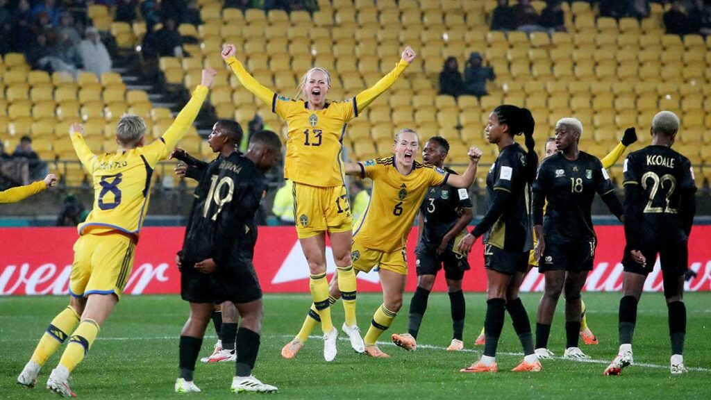 Amanda Ilestedt y Suecia celebran el gol del triunfo. Reuters