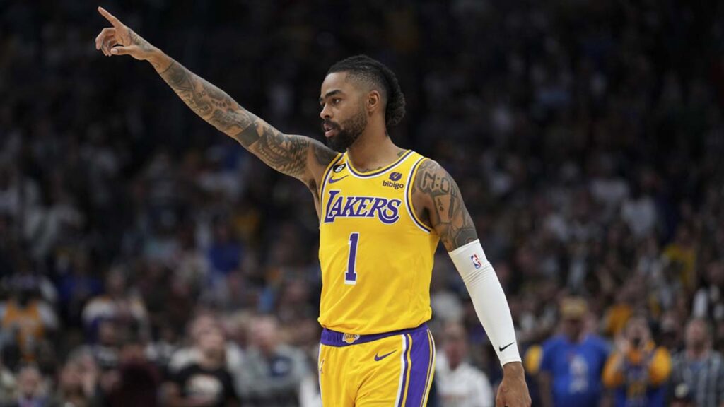 D'Angelo Russell se queda en Lakers | AP