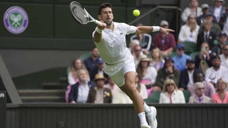 Novak Djokovic vence sin problemas al argentino, Pedro Cachín y debuta con triunfo en Wimbledon