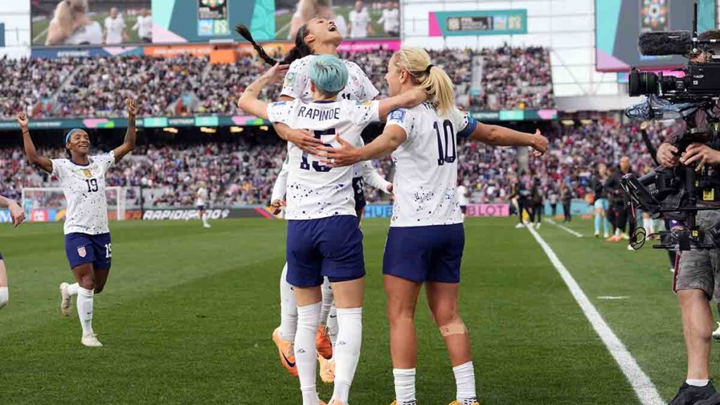 Estados Unidos gana en su debut en el Mundial Femenino | AP