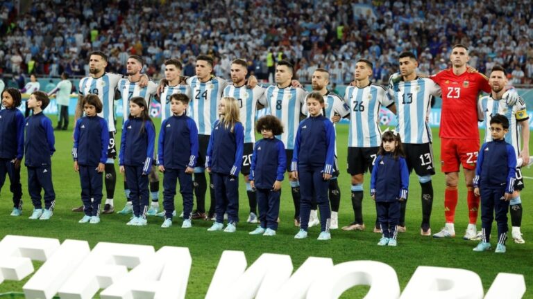 La decisión de Leo Messi que cambió la forma de sus compañeros a la hora de cantar el himno argentino