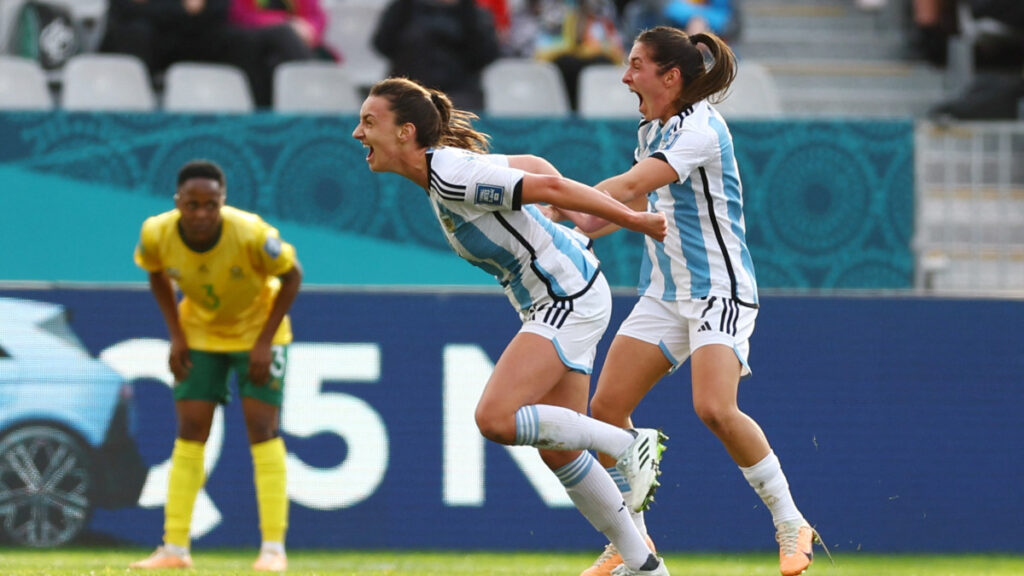 Jugadoras de Argentina celebra un gol. - Reuters.