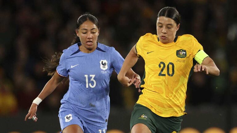 Australia pide a FIFA equidad de pagos y premios para mujeres y hombres en el fútbol