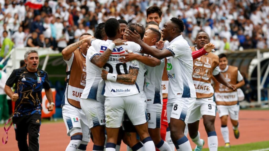 Once Caldas celebrando su goleada ante el Cali.