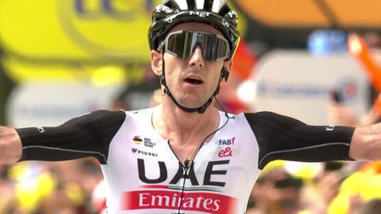 Adam Yates le gana el pulso a su hermano Simon y se queda con la primera etapa del Tour