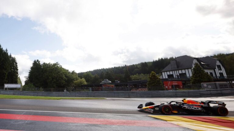 Checo Pérez saldrá desde la primera fila en el GP de Bélgica tras sanción a Verstappen