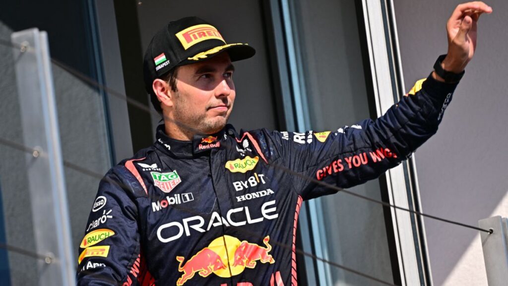 Checo Pérez mantiene la esperanza de quedarse en Red Bull Racing | Reuters