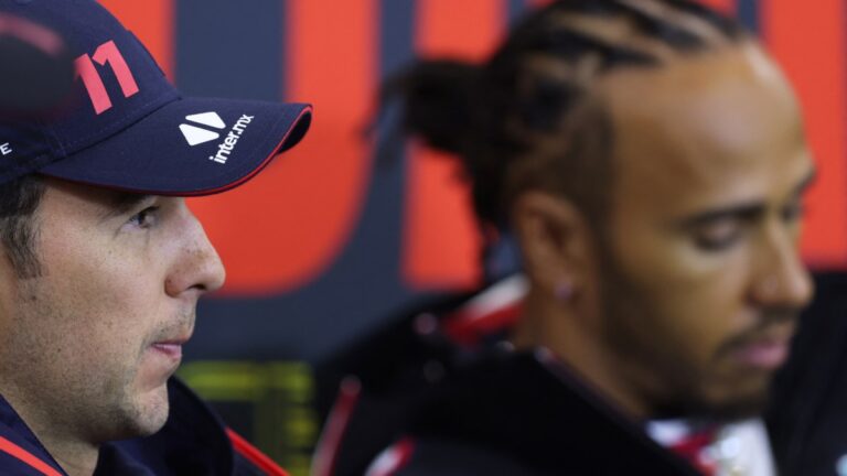 Checo Pérez culpa a Lewis Hamilton de su abandono: “Arruinó nuestra carrera”