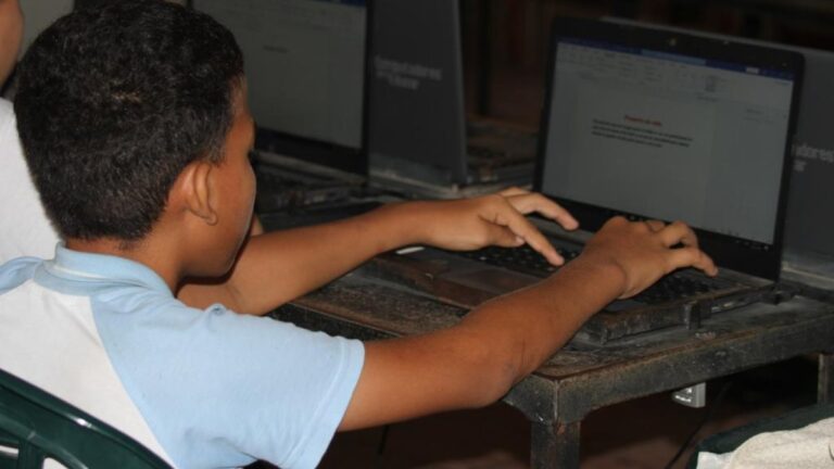 Más de 4.500 estudiantes de Córdoba ahora tienen Internet gratuito en sus Instituciones Educativas